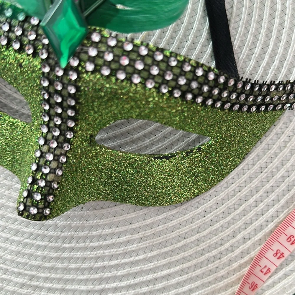 N/A feathered glitter